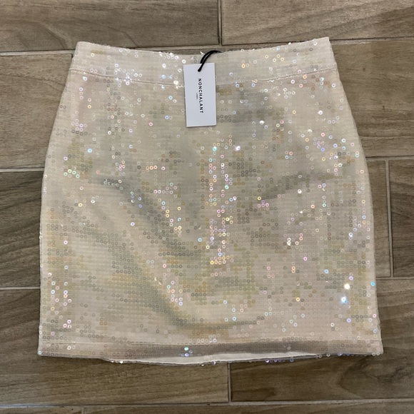 Nonchalant Skirt - Picture 1 of 3